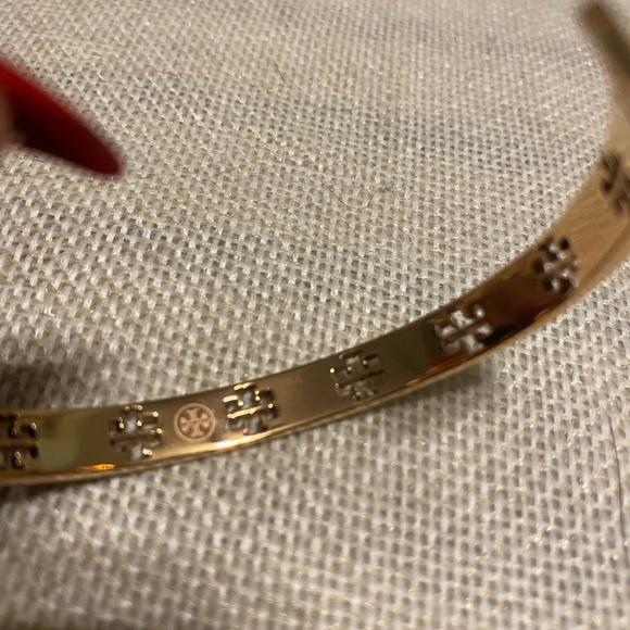 Tory Burch Pierced T Bangle - Picture 7 of 7